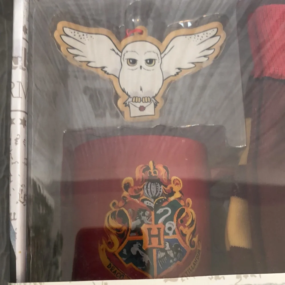 HARRY POTTER Hogwarts gift set ceramic mug pair socks acrylic door hanger NWT